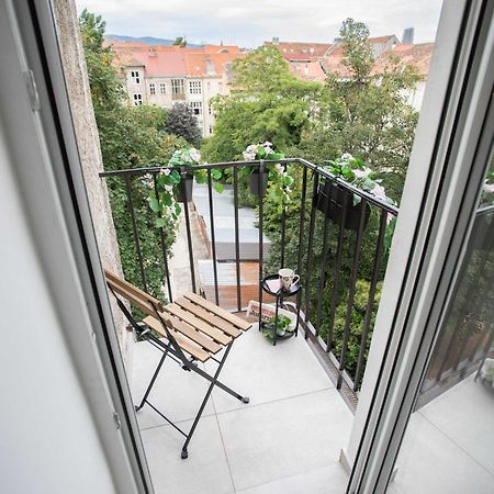 Bright And Modern Apartments In City Center Zagreb Bagian luar foto